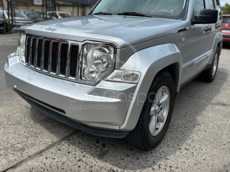 JEEP CHEROKEE LIBERTY 2011