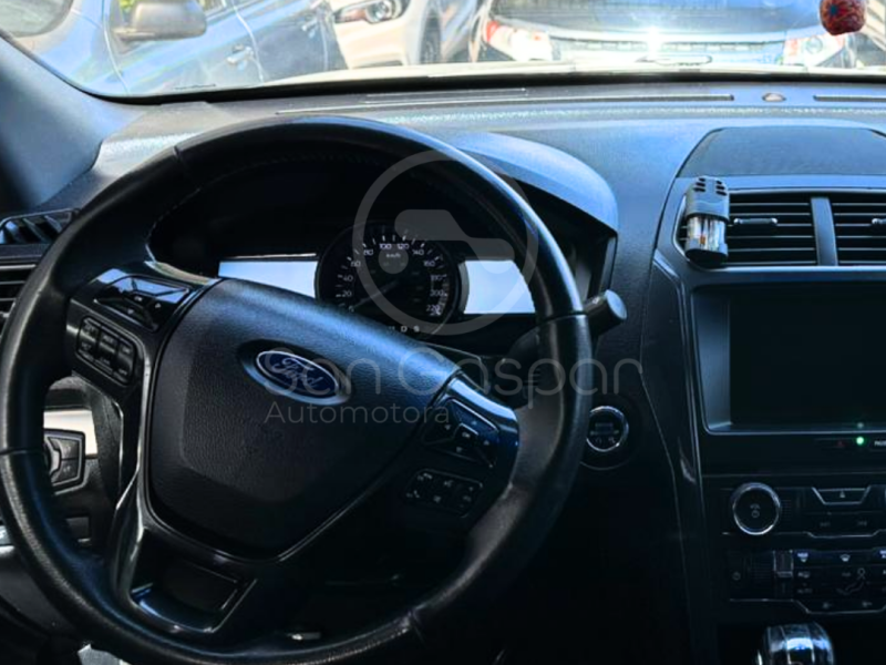 FORD EXPLORER XLT 2018