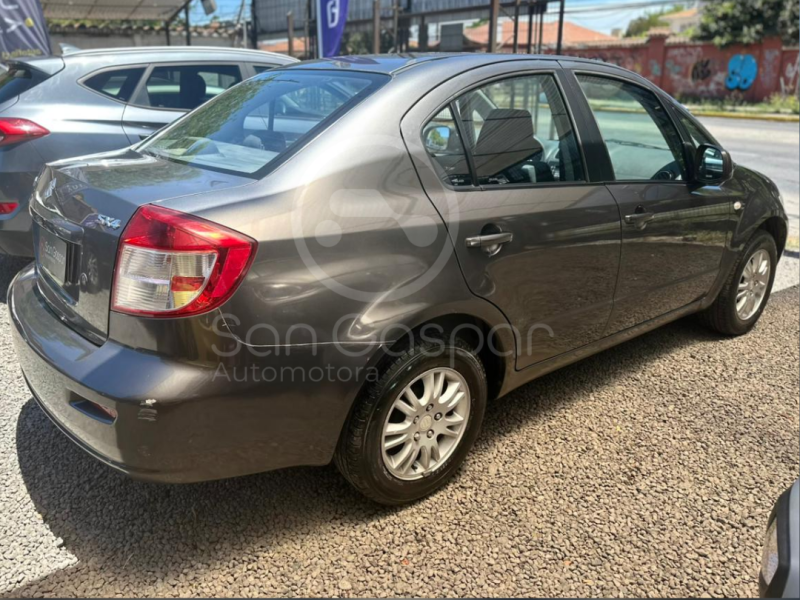 SUZUKI SX4 GLX 2012