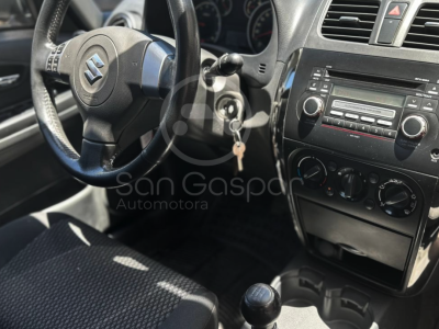SUZUKI SX4 GLX 2012