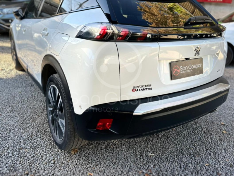 PEUGEOT 2008 GT BlueHDi 2022