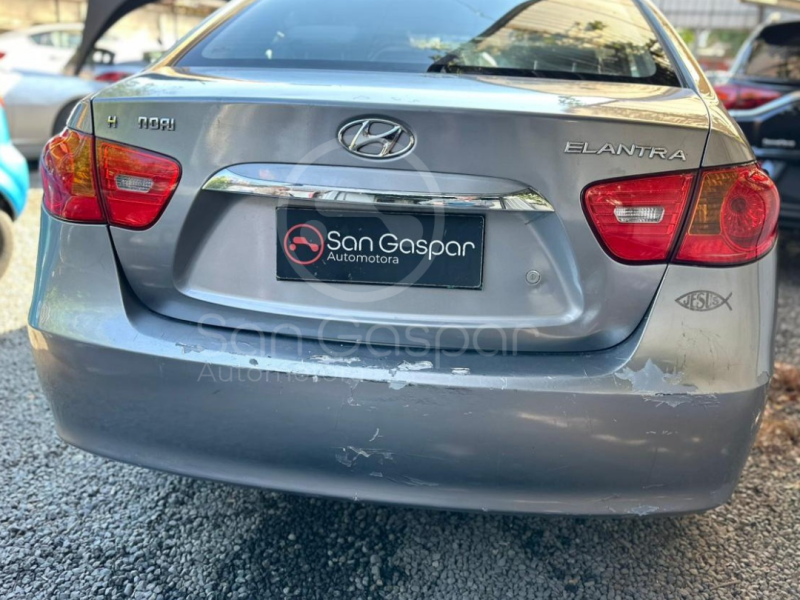 HYUNDAI ELANTRA GLS 2011