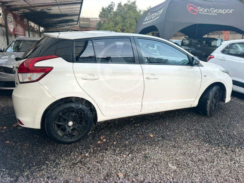 TOYOTA YARIS SPORT GLE 2015